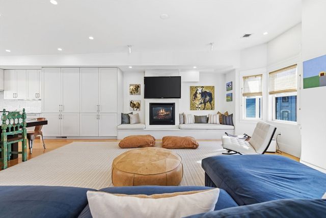 138 W 3rd St, Boston, MA 02127