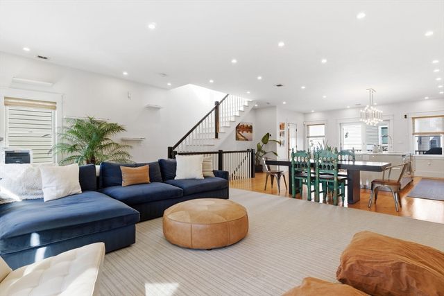 138 W 3rd St, Boston, MA 02127