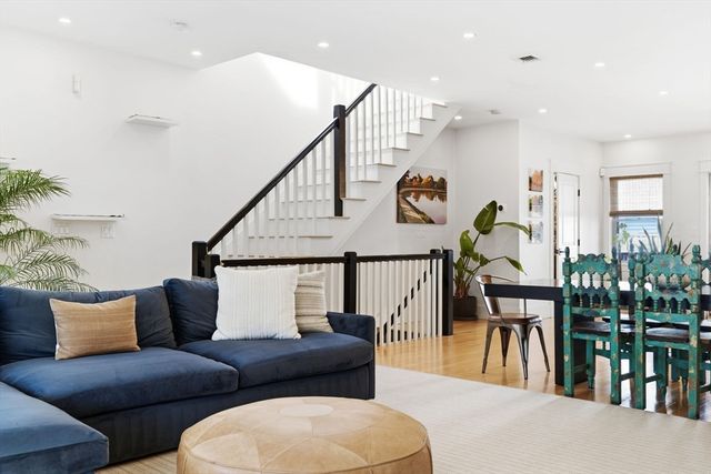 138 W 3rd St, Boston, MA 02127