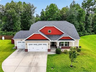 346 Bridgehaven Drive, Raeford, NC 28376