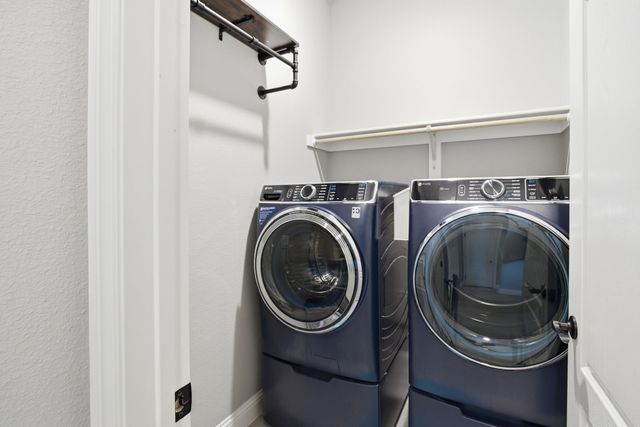 404 Moss Cove Drive, Aubrey, TX 76227