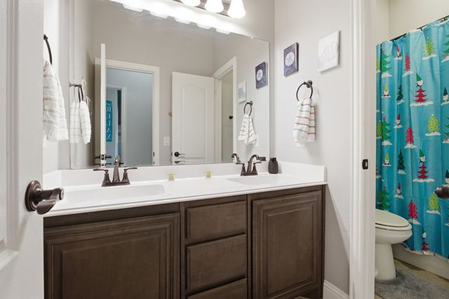 404 Moss Cove Drive, Aubrey, TX 76227