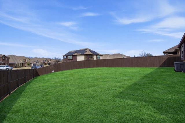 404 Moss Cove Drive, Aubrey, TX 76227