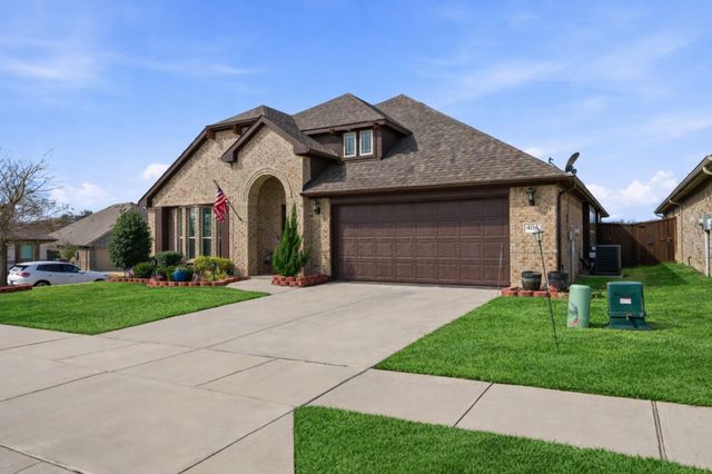 404 Moss Cove Drive, Aubrey, TX 76227