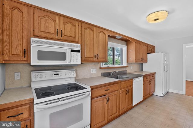 911 DELENE RD, Jenkintown, PA 19046