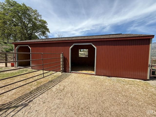 28100 Cumberland Road, Tehachapi, CA 93561