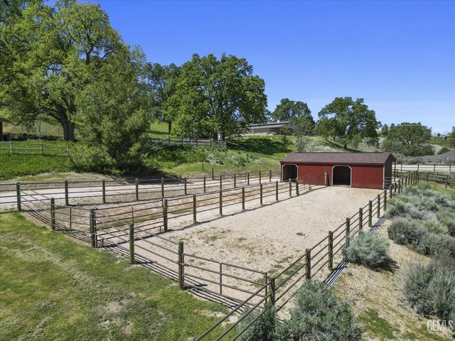 28100 Cumberland Road, Tehachapi, CA 93561