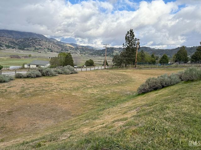 28100 Cumberland Road, Tehachapi, CA 93561