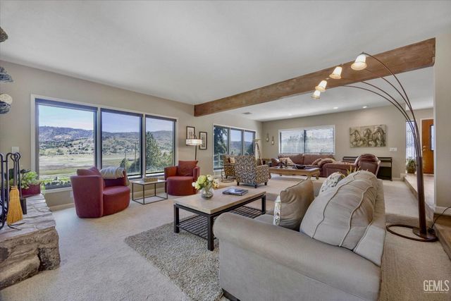 28100 Cumberland Road, Tehachapi, CA 93561