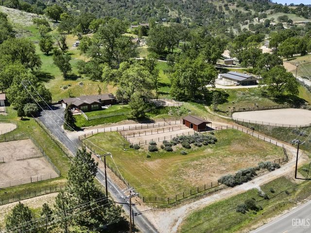 28100 Cumberland Road, Tehachapi, CA 93561