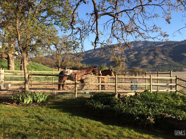 28100 Cumberland Road, Tehachapi, CA 93561