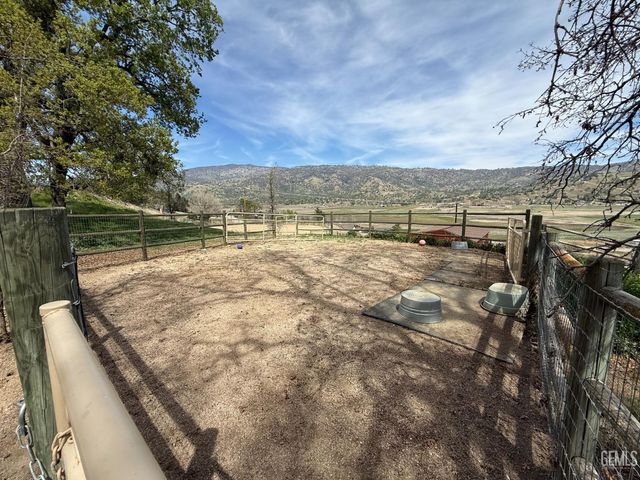 28100 Cumberland Road, Tehachapi, CA 93561