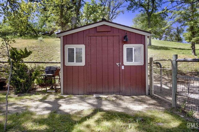 28100 Cumberland Road, Tehachapi, CA 93561