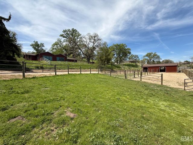 28100 Cumberland Road, Tehachapi, CA 93561