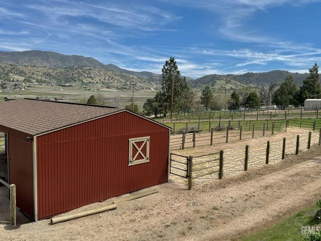 28100 Cumberland Road, Tehachapi, CA 93561