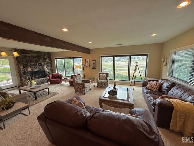 28100 Cumberland Road, Tehachapi, CA 93561
