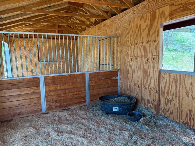 28100 Cumberland Road, Tehachapi, CA 93561