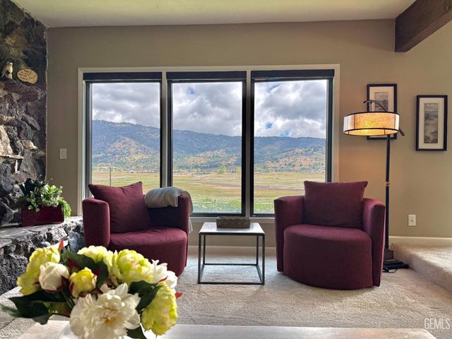 28100 Cumberland Road, Tehachapi, CA 93561