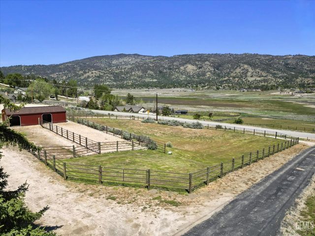 28100 Cumberland Road, Tehachapi, CA 93561