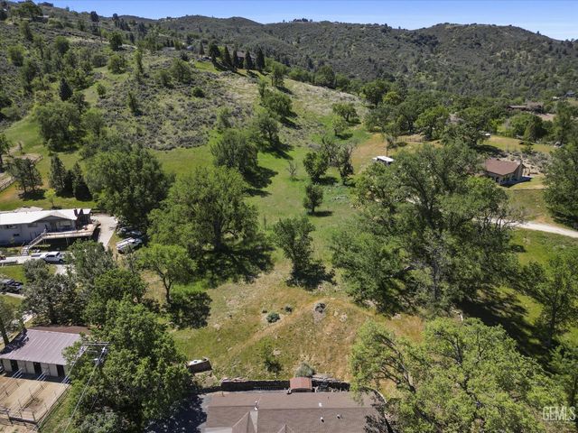 28100 Cumberland Road, Tehachapi, CA 93561