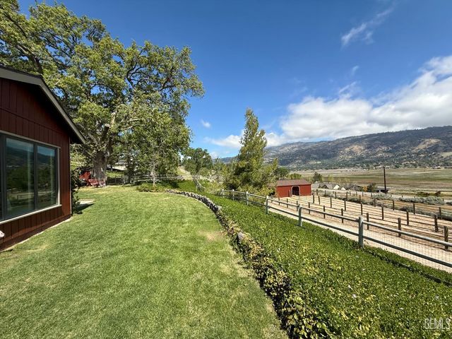 28100 Cumberland Road, Tehachapi, CA 93561