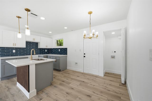 905 E Shaw Street, Fort Worth, TX 76110