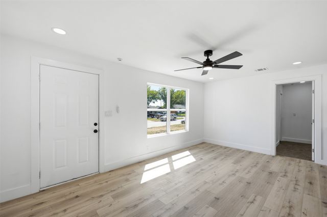 905 E Shaw Street, Fort Worth, TX 76110