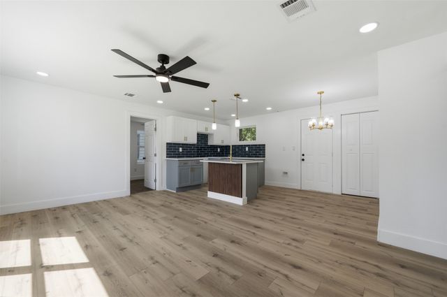 905 E Shaw Street, Fort Worth, TX 76110