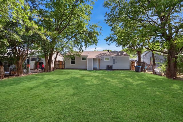 905 E Shaw Street, Fort Worth, TX 76110
