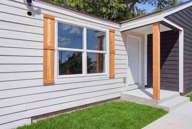 905 E Shaw Street, Fort Worth, TX 76110