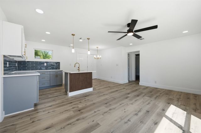 905 E Shaw Street, Fort Worth, TX 76110