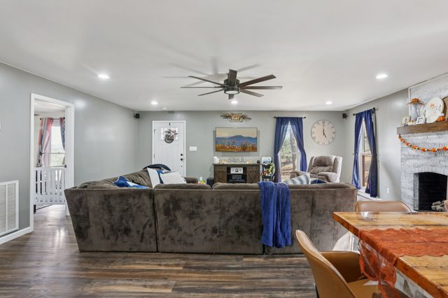 4515 C M Martin Rd, Springfield, TN 37172