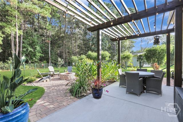 8 Gresham Lane, Savannah, GA 31419
