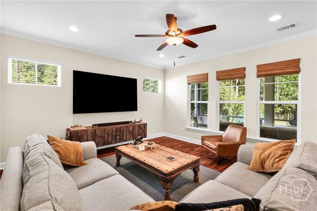 8 Gresham Lane, Savannah, GA 31419