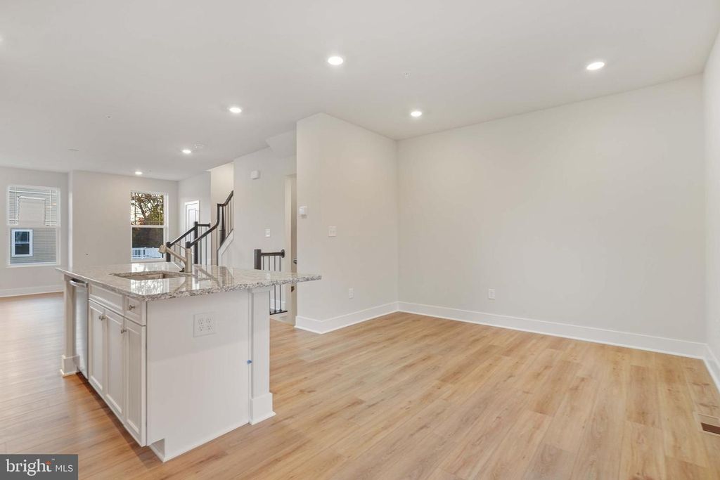 Image 10 of property listing at 252 WATERSTONE RD, Essex, MD 21221