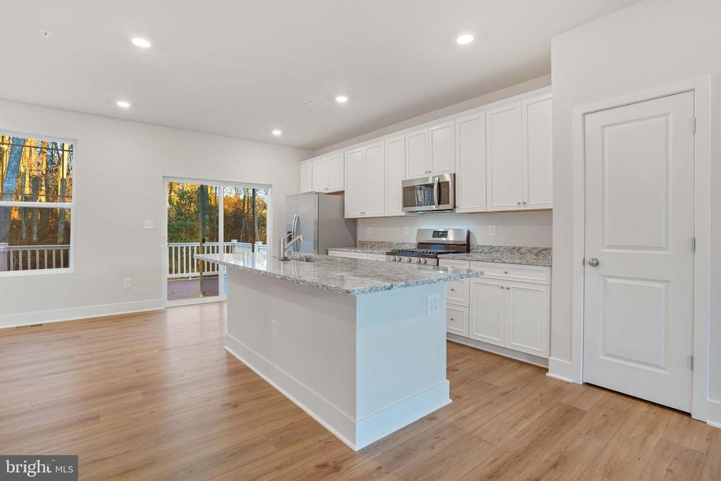 Image 13 of property listing at 252 WATERSTONE RD, Essex, MD 21221