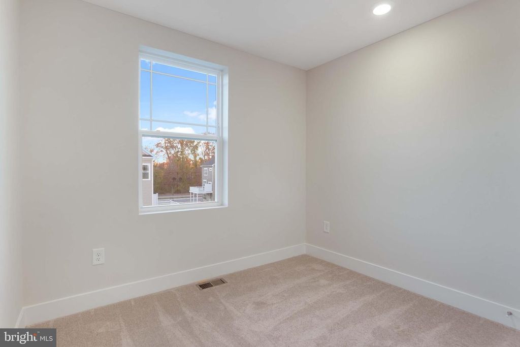 Image 16 of property listing at 252 WATERSTONE RD, Essex, MD 21221