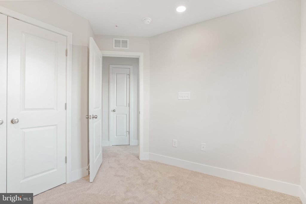 Image 17 of property listing at 252 WATERSTONE RD, Essex, MD 21221