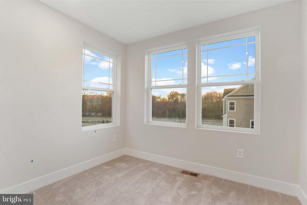 Image 19 of property listing at 252 WATERSTONE RD, Essex, MD 21221