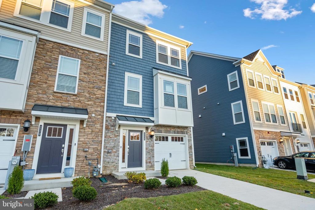 Image 2 of property listing at 252 WATERSTONE RD, Essex, MD 21221