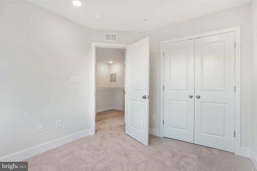 Image 20 of property listing at 252 WATERSTONE RD, Essex, MD 21221