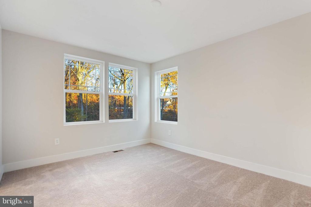 Image 21 of property listing at 252 WATERSTONE RD, Essex, MD 21221