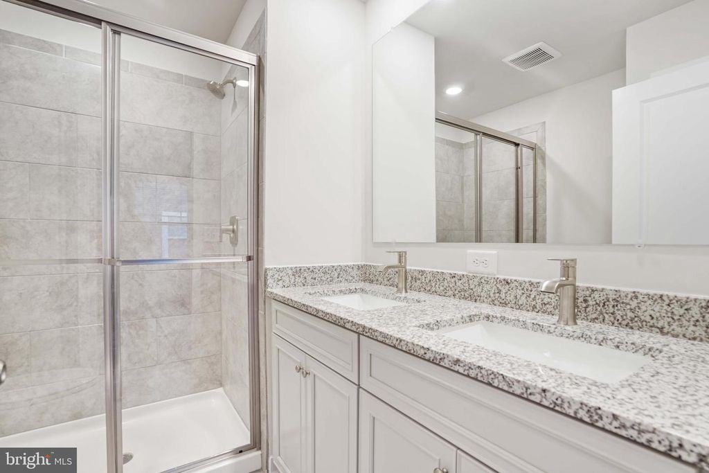 Image 25 of property listing at 252 WATERSTONE RD, Essex, MD 21221