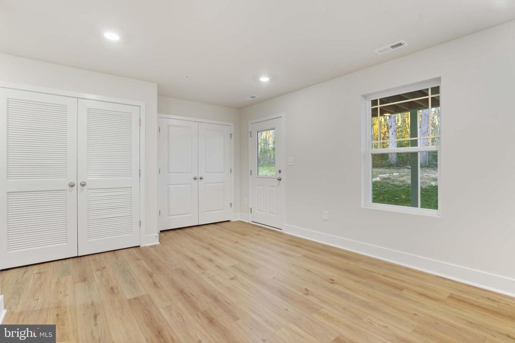 Image 26 of property listing at 252 WATERSTONE RD, Essex, MD 21221