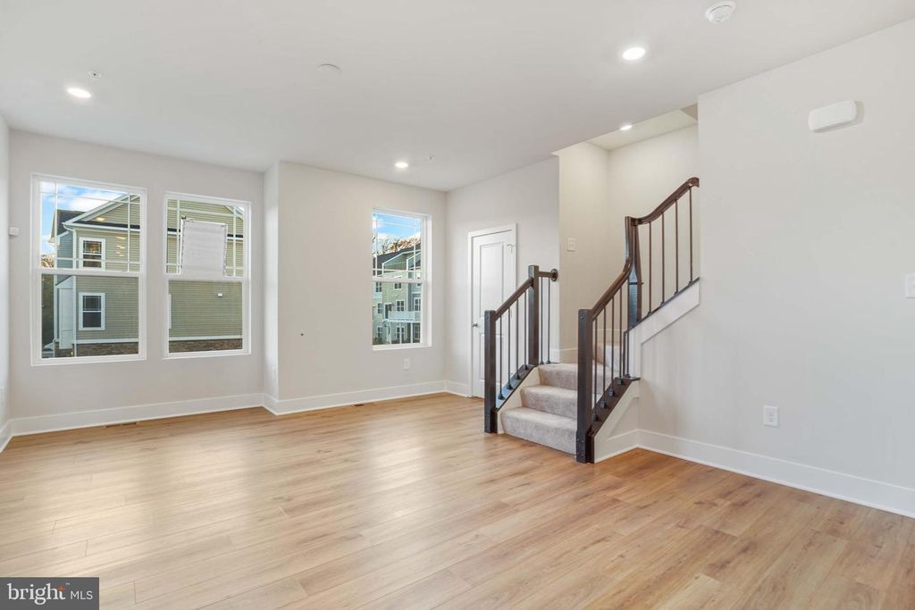 Image 6 of property listing at 252 WATERSTONE RD, Essex, MD 21221