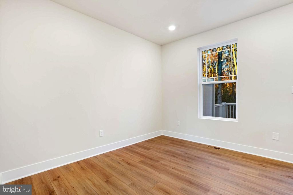 Image 8 of property listing at 252 WATERSTONE RD, Essex, MD 21221