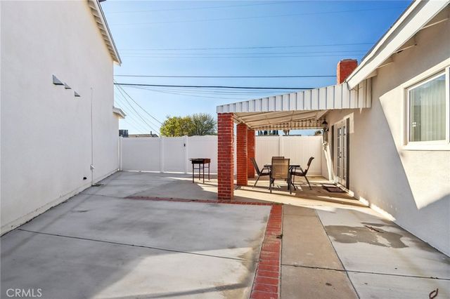 16428 Halsted Street, North Hills, CA 91343