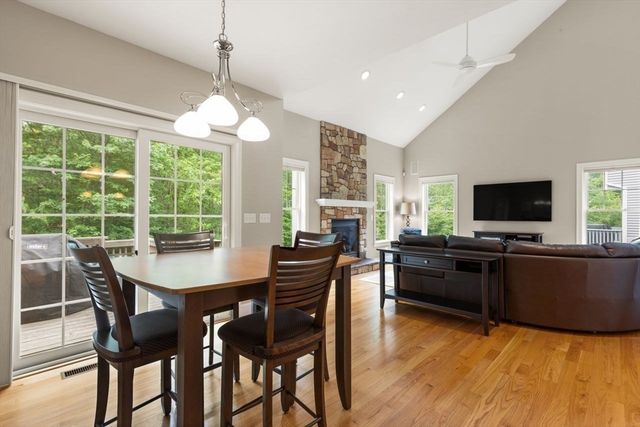 43 Winterberry Ln, Easton, MA 02356
