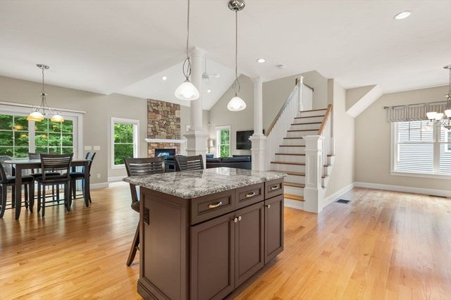 43 Winterberry Ln, Easton, MA 02356