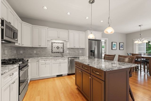 43 Winterberry Ln, Easton, MA 02356